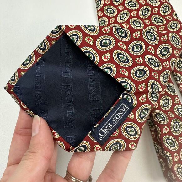 VTG Lands End 100% Silk Necktie Tie Red Paisley Geometric 01 - Picture 4 of 5